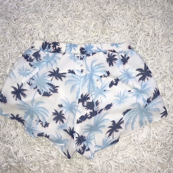 palm tree shorts - Picture 2 of 3
